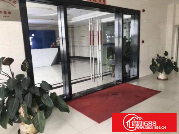 龙华地铁站新出楼上带装修300平方厂房招租