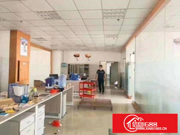 福永凤凰第二工业区内新空出楼上整层豪华装修1610平厂房出租