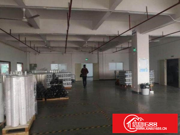 横岗六约村楼上880平带装修厂房出租，进出货方便