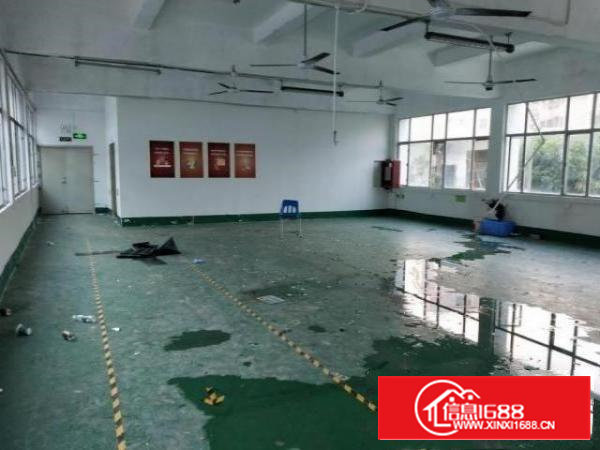 石岩水田楼上厂房450平米带装修出租，出行方便