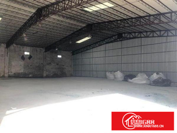 四村单一层钢构厂房出租1100平，办公室装修，交通方便