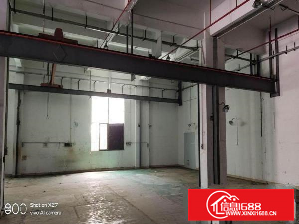 长安厂房出租涌头新出一楼1100平米水电齐全精装修，有航车
