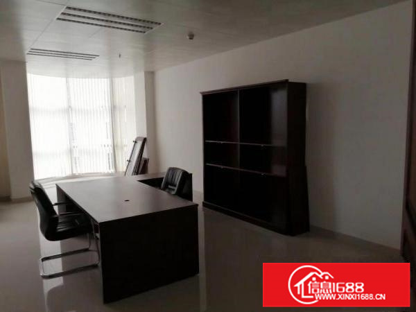 镇隆国道边新出带装修办公厂房400平，位置超好。