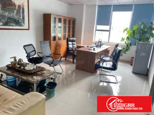 塘头楼上400平精装修厂房，水电到位，拎包入驻