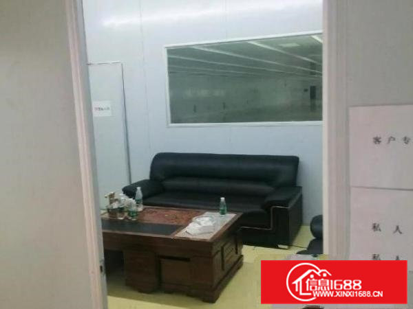 交通方便，装修豪华，现成办公室