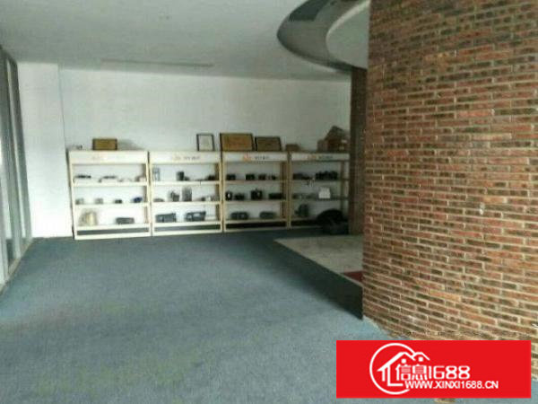 龙岗区吓坑三楼900平米(精装修)厂房出租，副科长