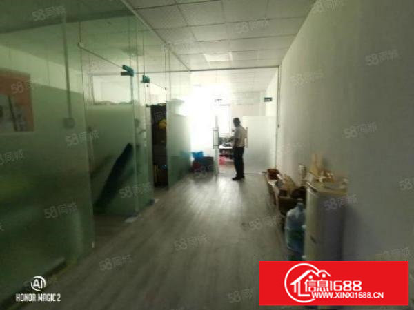 坂田天安云谷旁楼上550平精装修厂房出租，水电齐全
