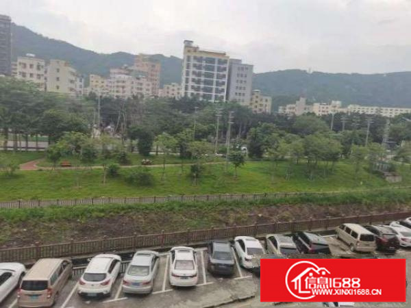 西乡厂房出租550平方，位置好交通方便