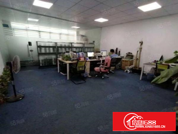 凤岗雁田布心成熟园区内空地超大楼上现成装修550平方厂房出租