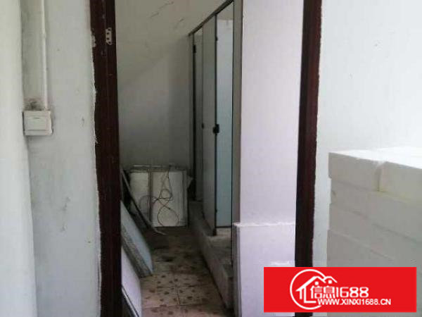 丹竹头厂房450平，租金10500元一押一付，可租半年