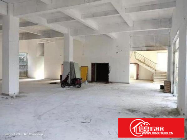 独门独院厂房，方便装卸货物，毗邻调整路口，交通便利