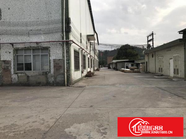 黄江镇靠山边钢构12米高厂房出租，空地大，