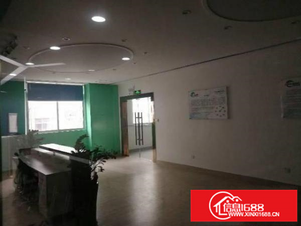 横岗六约塘坑地铁站三楼新出900厂房出租可分450