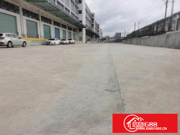 物流推荐平湖良白路楼上2千平方带装修标准原房东红本厂房出租