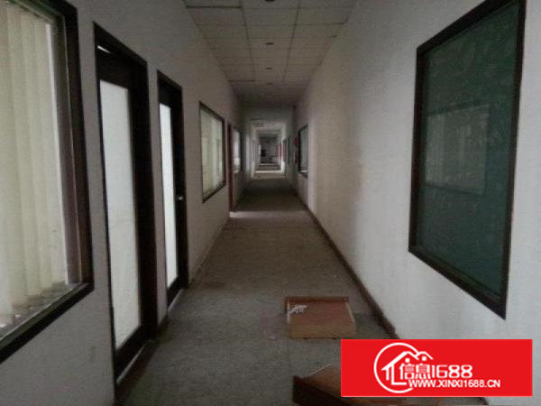 石岩汽车站旁楼上500平精装修厂房招租