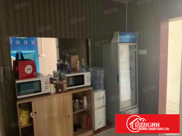 观澜楼上400平方办公室仓库齐全，水电到位，月底空出。