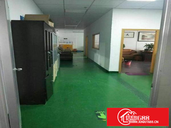 龙华大浪华宁路新出楼上1500平方带装修厂房出租