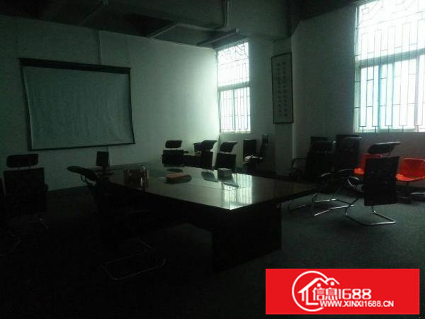 横岗六约地铁口电商园1楼1390平米带装修办工家具