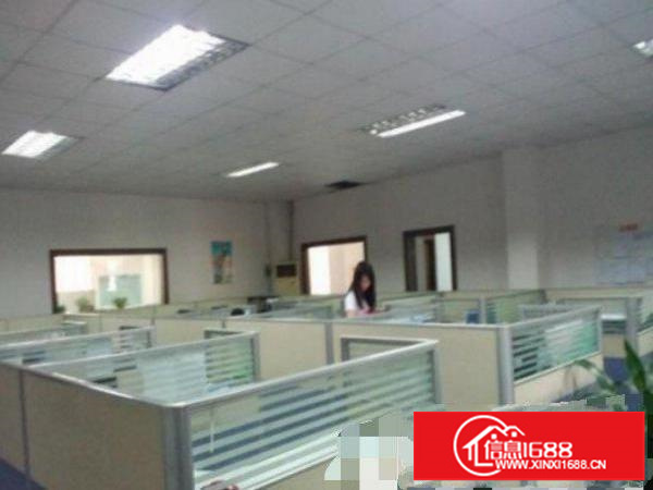 平湖山夏1200平方楼上厂房带办公室装修抢租