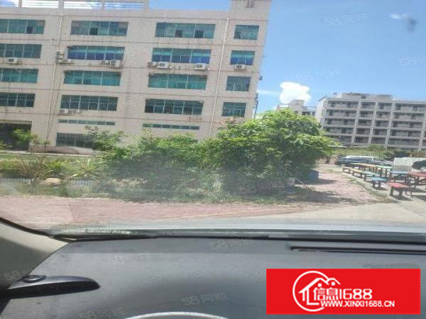 平湖10号线地铁电商产业园三楼2000平米仓库，厂房出租急租