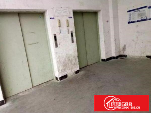 出租龙岗区坪地坪东工业区带装修400平出租有客梯有货梯