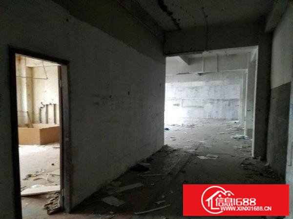 坂田靠近雪象1700平可分租850平楼上仓库