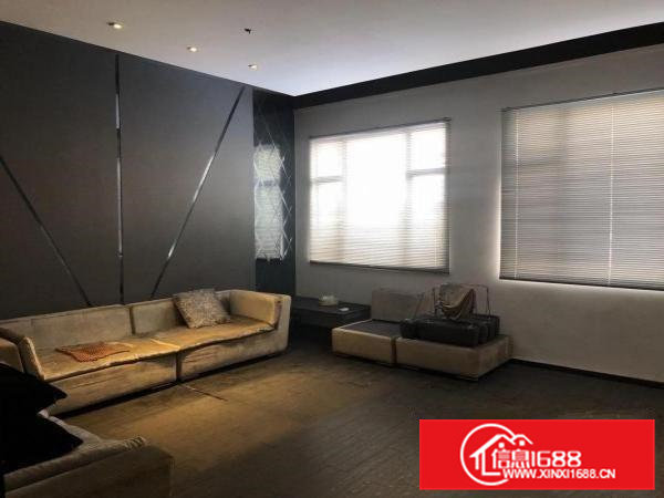 黄江靠常平新出楼上2000平，大小可分全新形像好带办公区域