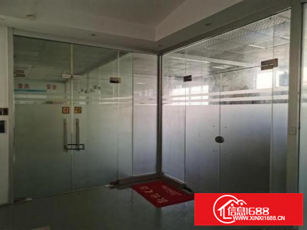 二楼有吊机口，周围环境良好