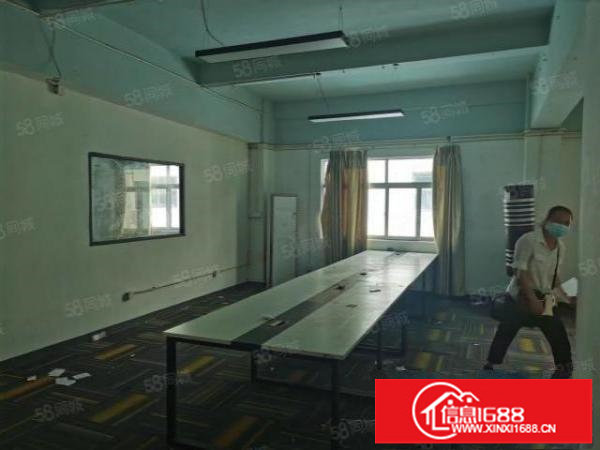 龙华大浪河背工业区现成精装修办公室900平，一楼厂房500平