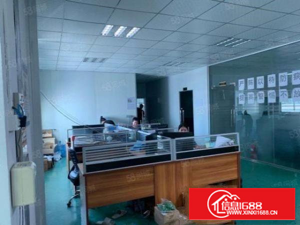 石岩同富裕楼上新出630平精装修厂房，适合电子，贸易等行业