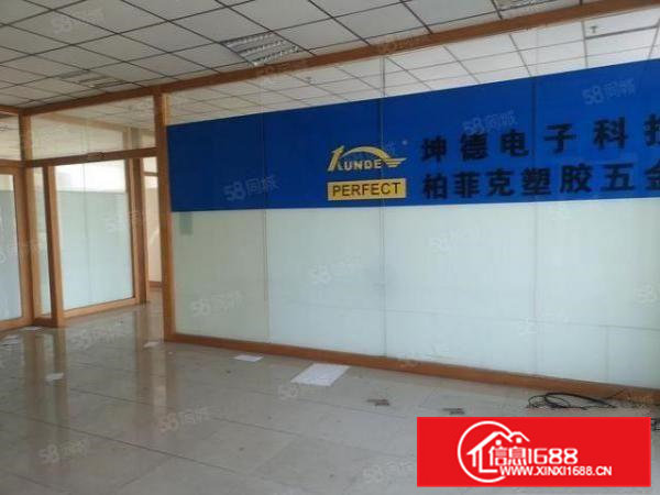 横沥新出楼上带前台办公室洗手间豪华装修550平方直租全天花