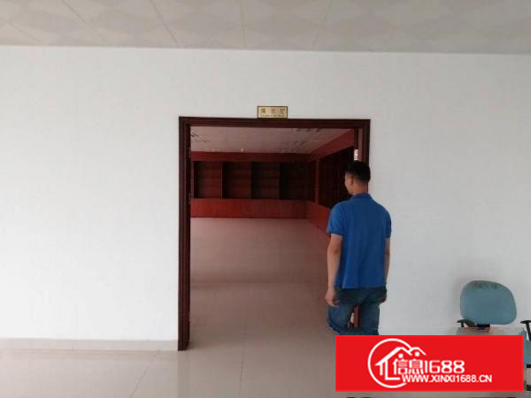 精装修五楼办公室，780平方，红本厂房