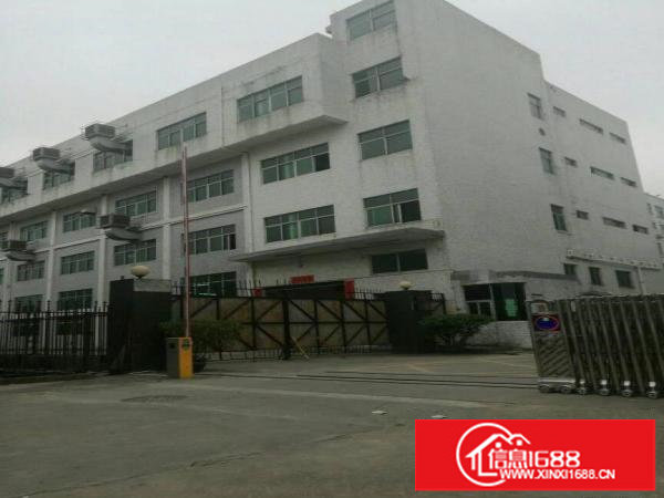 平湖辅城坳高速路口顶楼铁皮仓库低价租，全新电梯