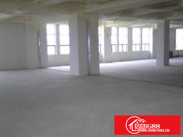 平湖白泥坑大门附近一楼，楼上配送厂房出租，带冷库，150平起