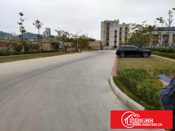 凤岗五联工业路全新原房东楼上厂房出租3200平.可过环评。