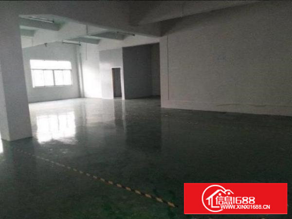 石岩罗租楼上300平米厂房低价出租，有大空地，价格好谈