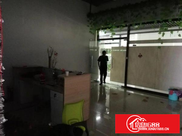 龙华大浪商业中心440平精装修带办公隔间厂房招租