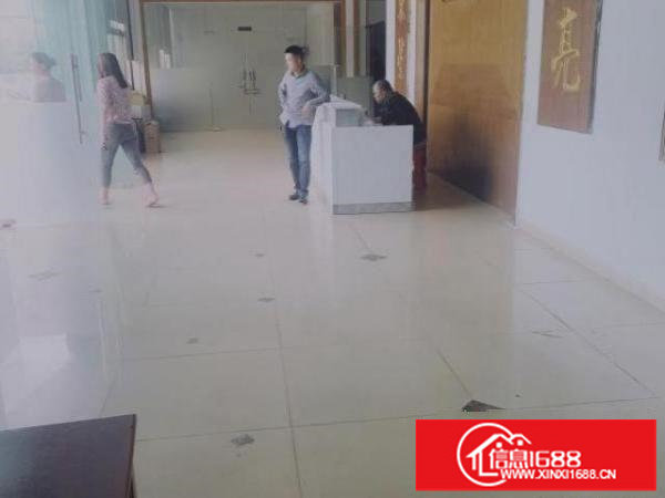 龙岗平湖原房东红本1000平特价独院厂房招租精裝修楼层高7