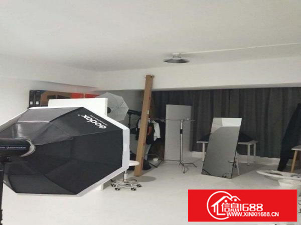 坂田大路边楼上268平双面采光