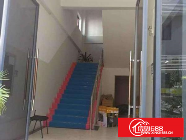 大浪商业中心新出三楼120平带精装修厂房招租