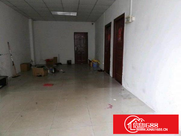 平湖鹅公岭工业区原房东厂房一楼600平现成行车