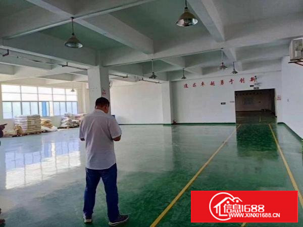 厂房租售精装修，独层1680平两面大玻璃透光，形象好。