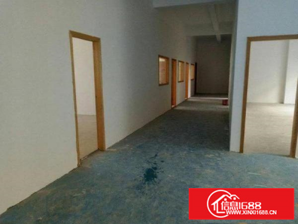 龙岗同乐高速口一楼厂房1300平米高6米可分租