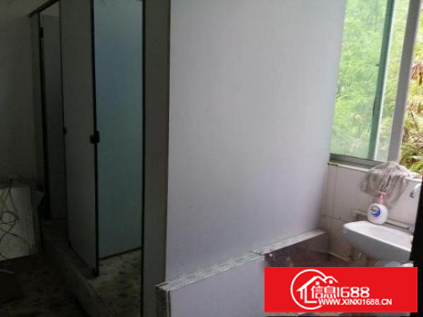 丹竹头厂房450平，租金10500元一押一付，可租半年