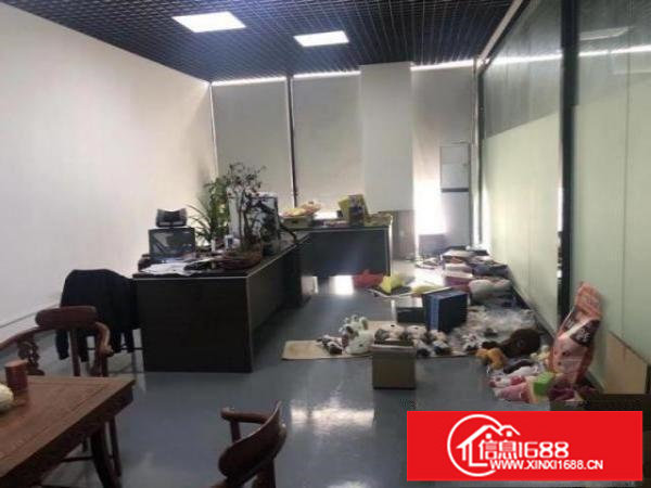 ?楼层为一楼，高度7米，共1500平米