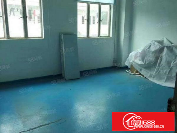 凤岗新出楼上厂房300平方，带办公室水电，地坪漆！