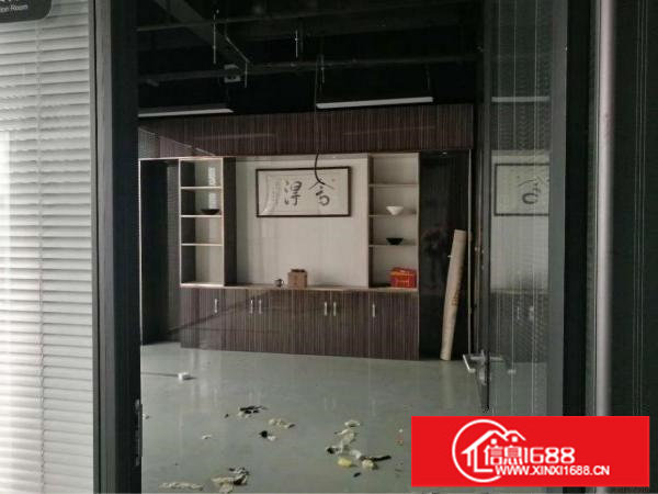 平湖高新科技园精装修楼上厂房1180平米急出租