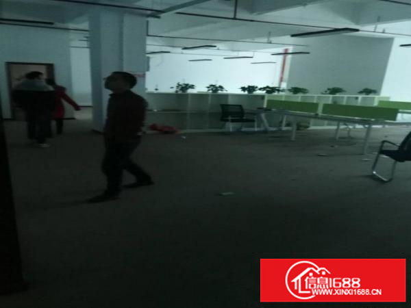 平湖富民工业区带装修2楼700平方厂房出租