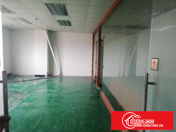 大岭山镇工业区出租二楼500平厂房有玻璃隔开的办公室可分租