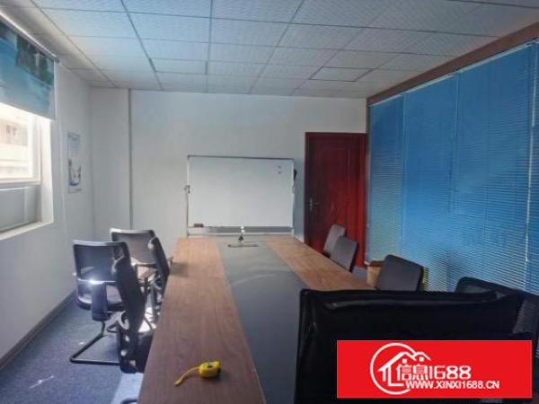 福永新出楼上精装修厂房1350平方，水电齐全，免费停车位